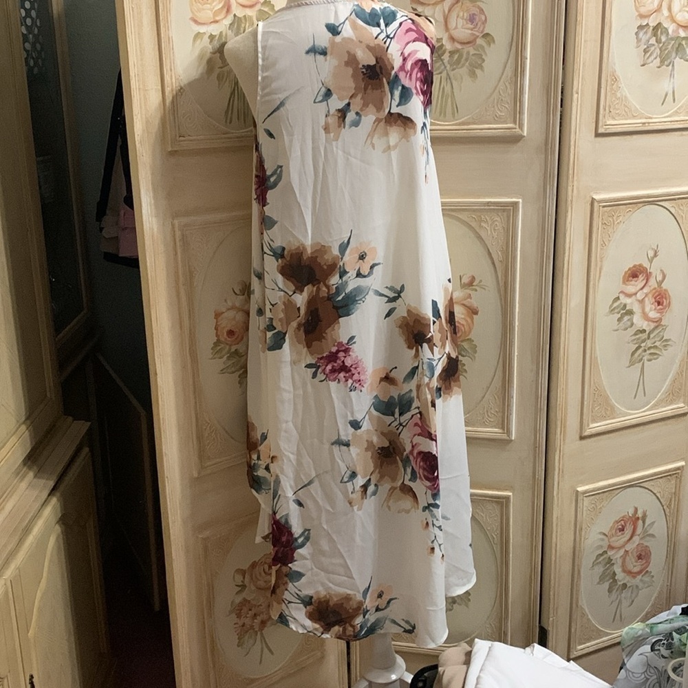 Cute cover-up - Picture 3 of 5